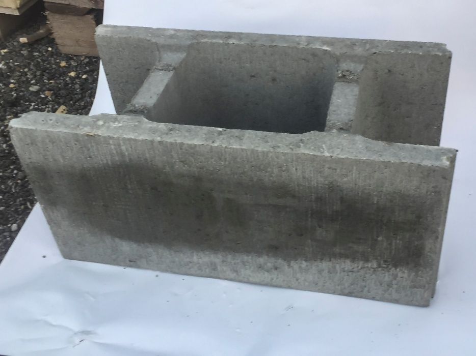Pustak betonowy szalunkowy fundamentowy 50x24x24 PBS24 CJ Blok