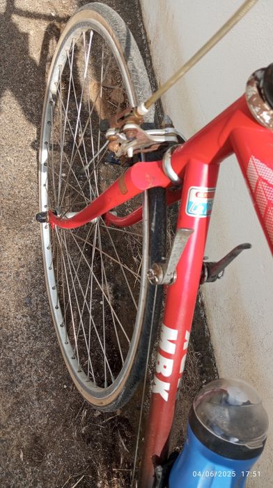 Bicicleta de ciclismo  em bom estado