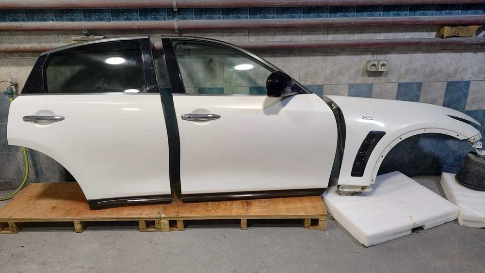 Drzwi prawe kompletne Infiniti QX70, lakier QAA