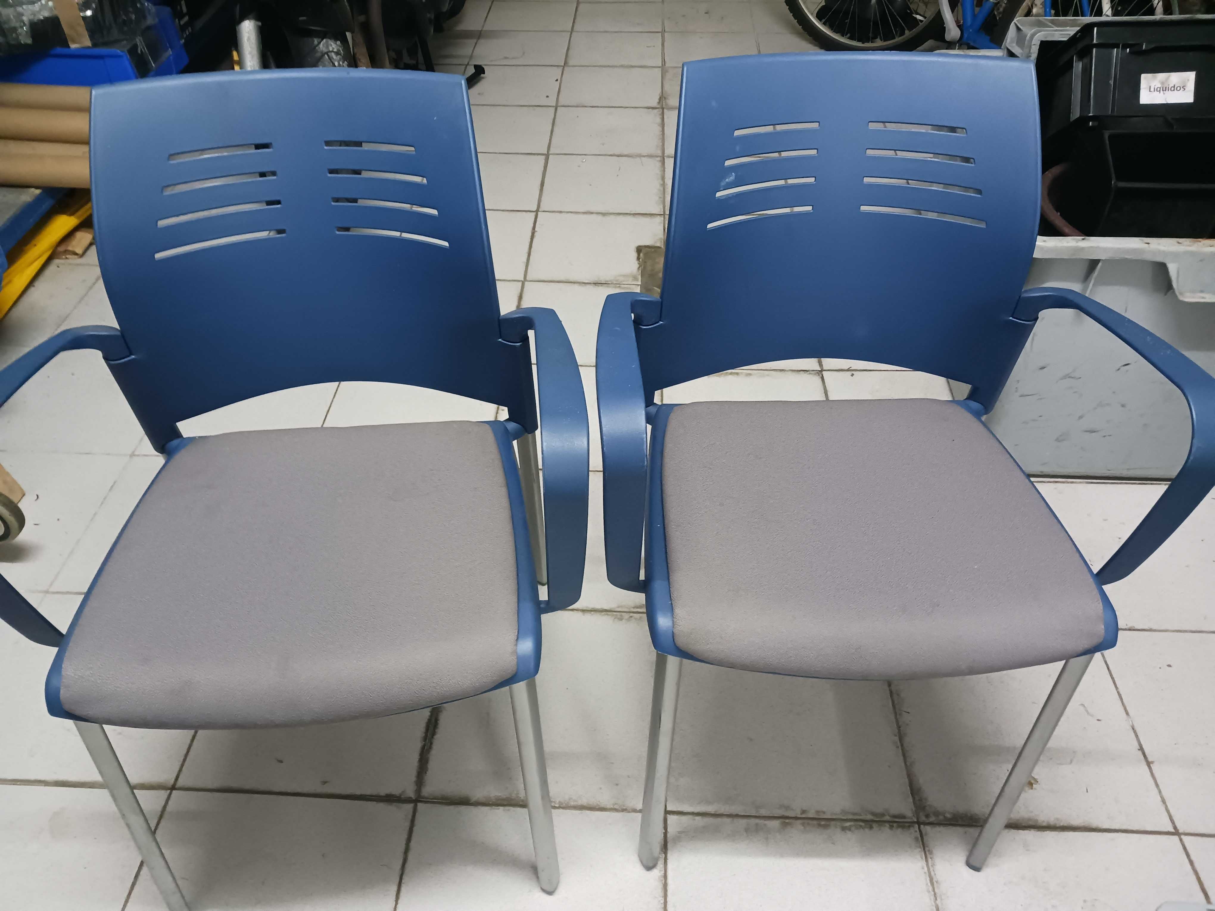 2 cadeiras usadas plastico / aluminio