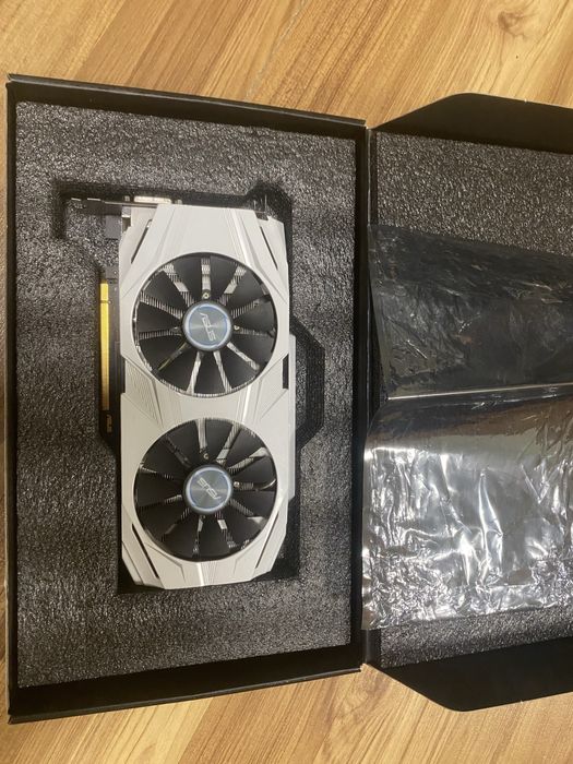 Відеокарта ASUS GTX 1070 8GB GDDR5 — стан відмінний, повний комплект