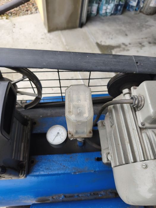 Sprężarka jednotłokowa