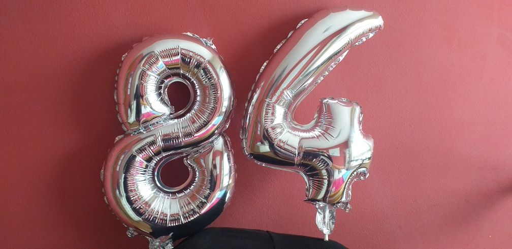 6 sz. za 20 zł., 4 i 8 cyfry balony urodzinowe + 4 świeczki do tortu