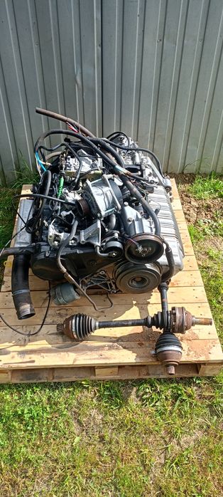 VW T4 sprzedam silnik kompletny, skrzynia biegów,.lampy, wentylator