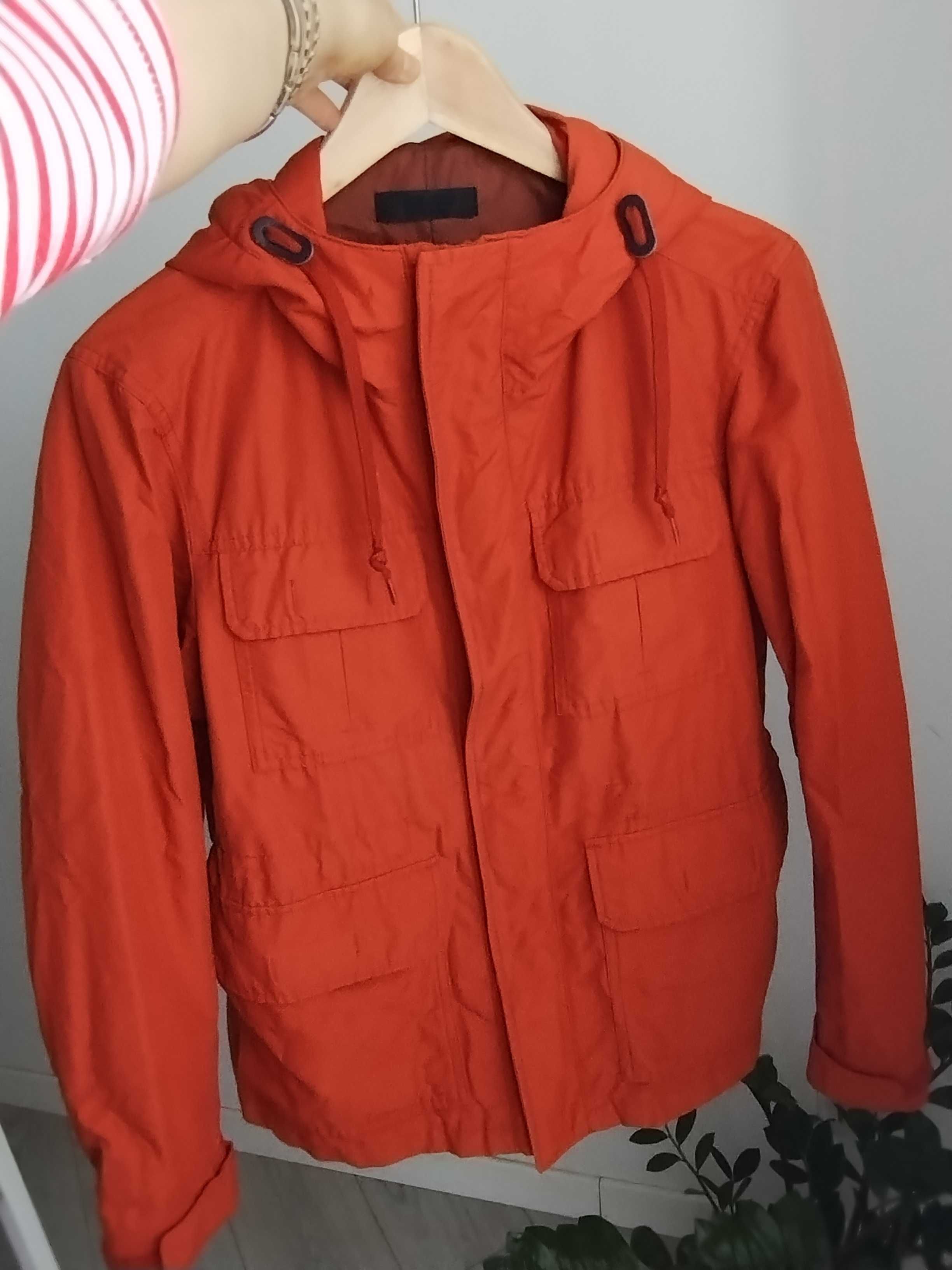 Lekka kurtka Uniqlo.