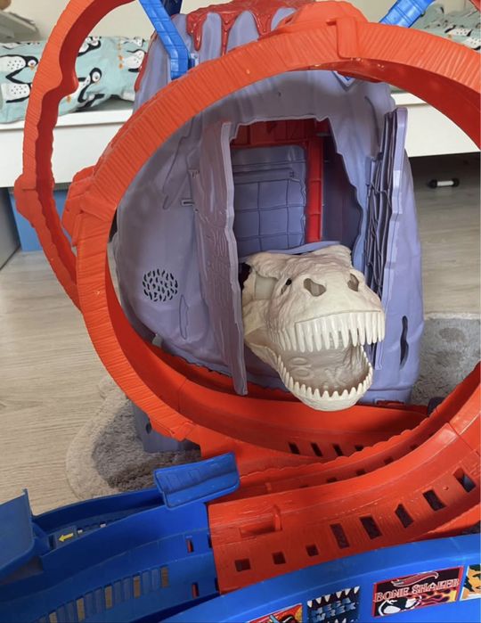 Duza baza hot wheels monster truck