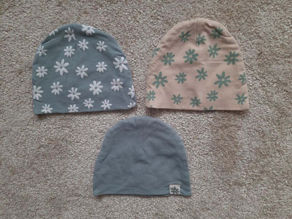 Trzy czapeczki niemowlęce 3-6 msc