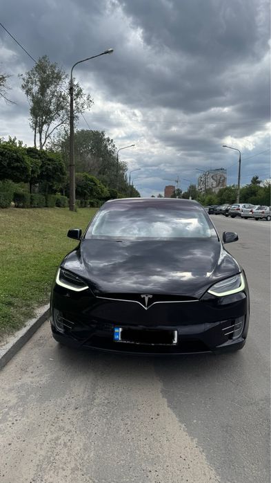 Терміново Tesla model X