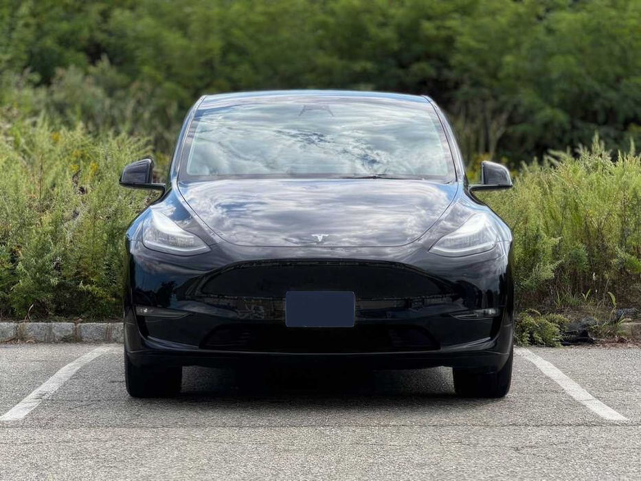 Tesla Model Y Long Range      2022