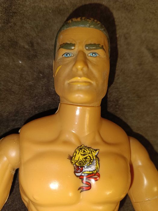 Super figurka Action Man, wysokości 30 cm, firmy Hasbro.
