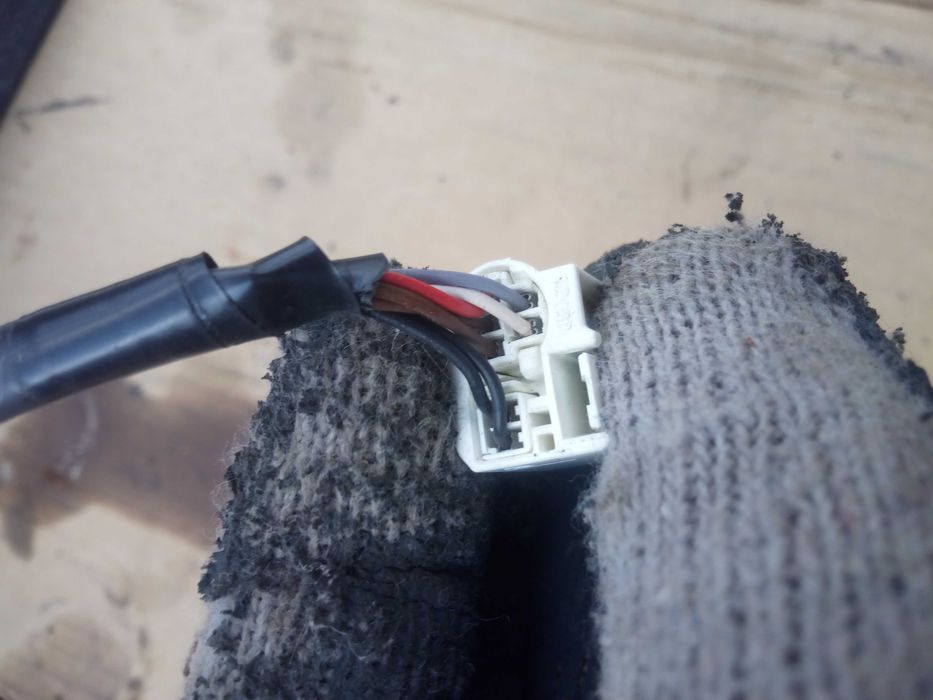 TOYOTA VERSO 09-11 lusterko lewe 7 pin kolor 1F7 srebrne