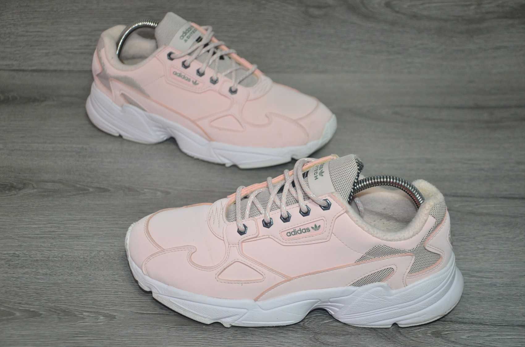 Продам кросівки Фирма Adidas Falcon  .