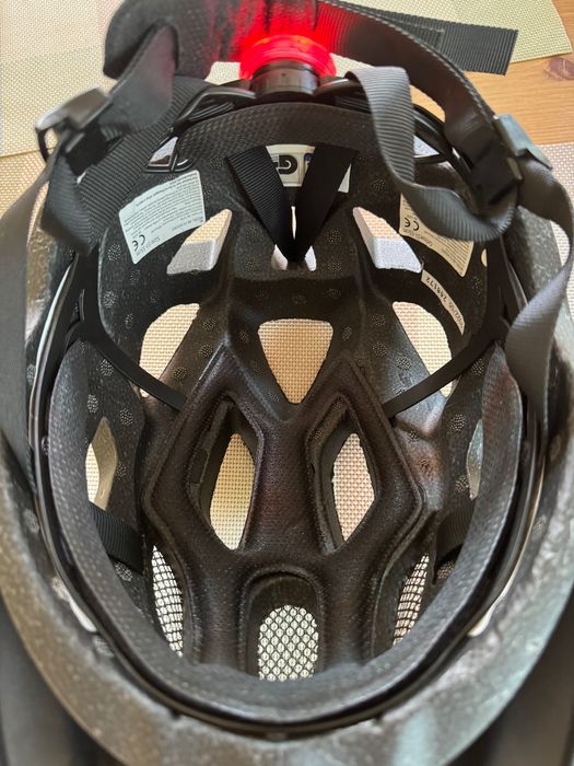 Kask rowerowy ABUS Aduro 3.0 (51–55 cm) – z lampką LED, jak nowy