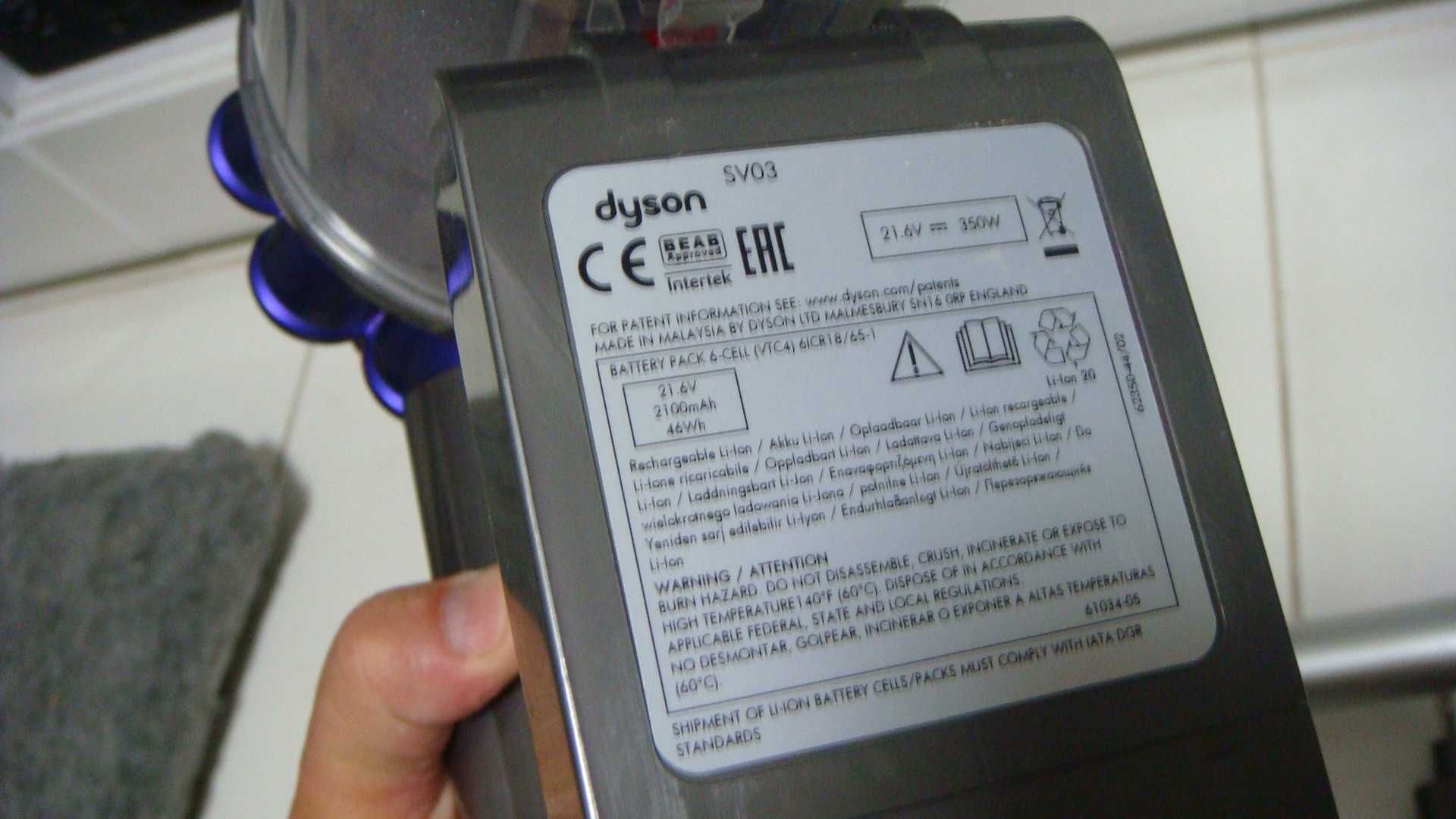 Аккумуляторный пылесос Dyson v6