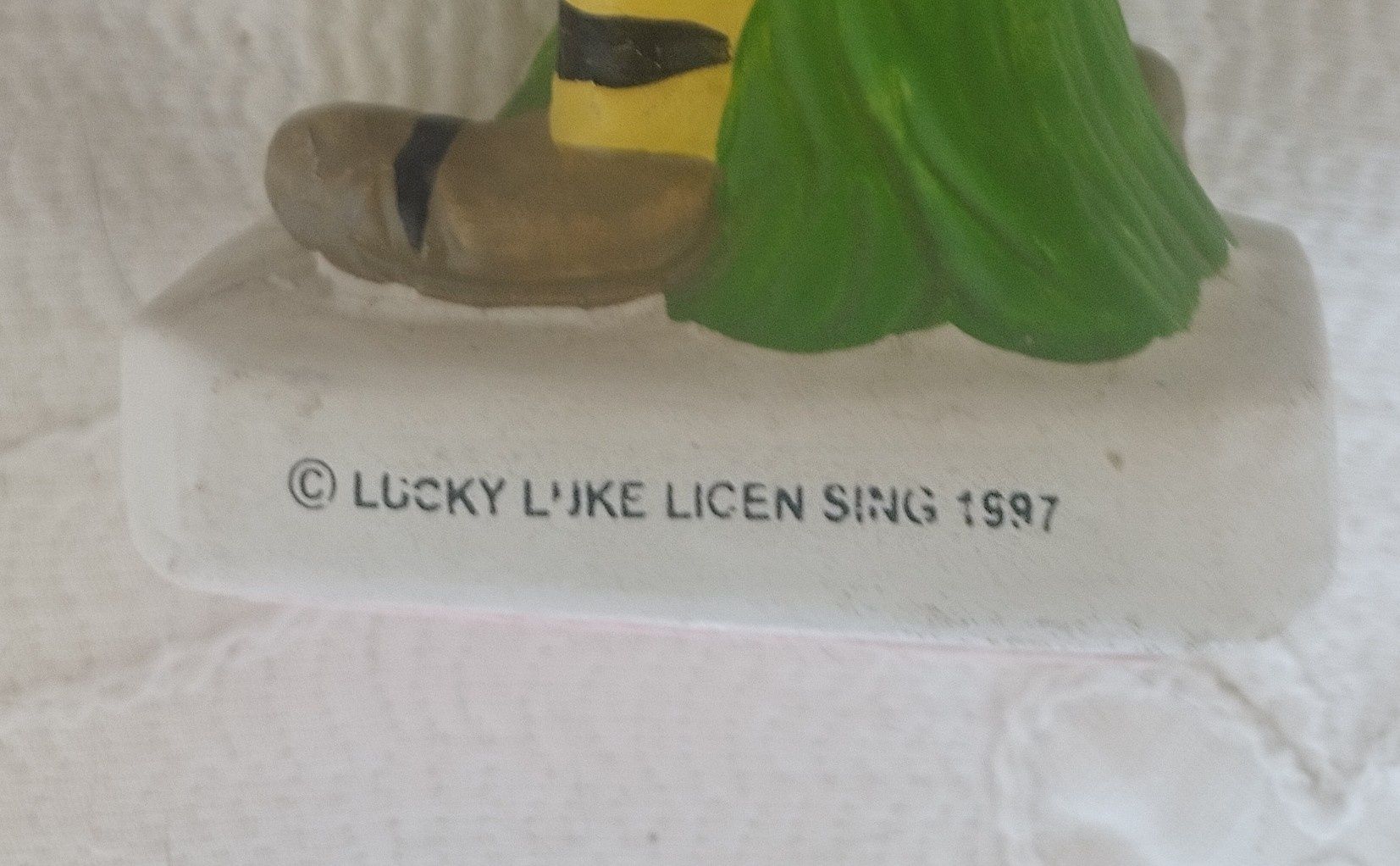 Antiga estatueta de gesso de Averell Dalton, de Lucky Luke, de 1997. M