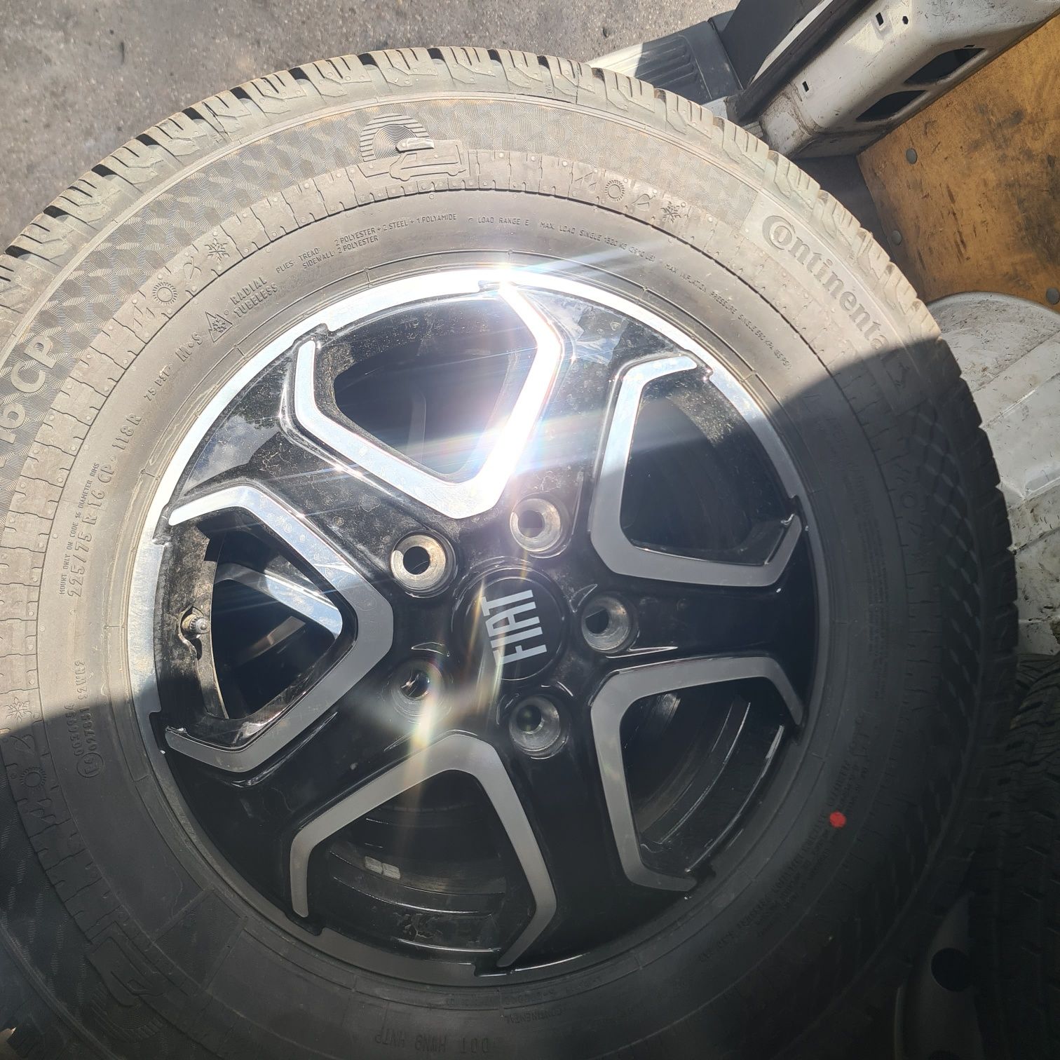 Nowe opony continental 225/75/16c wielosezonowe