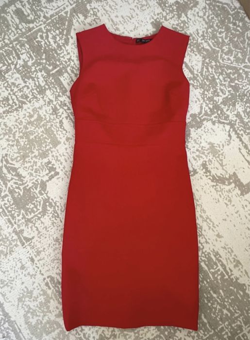 Zara Czerwona sukienka