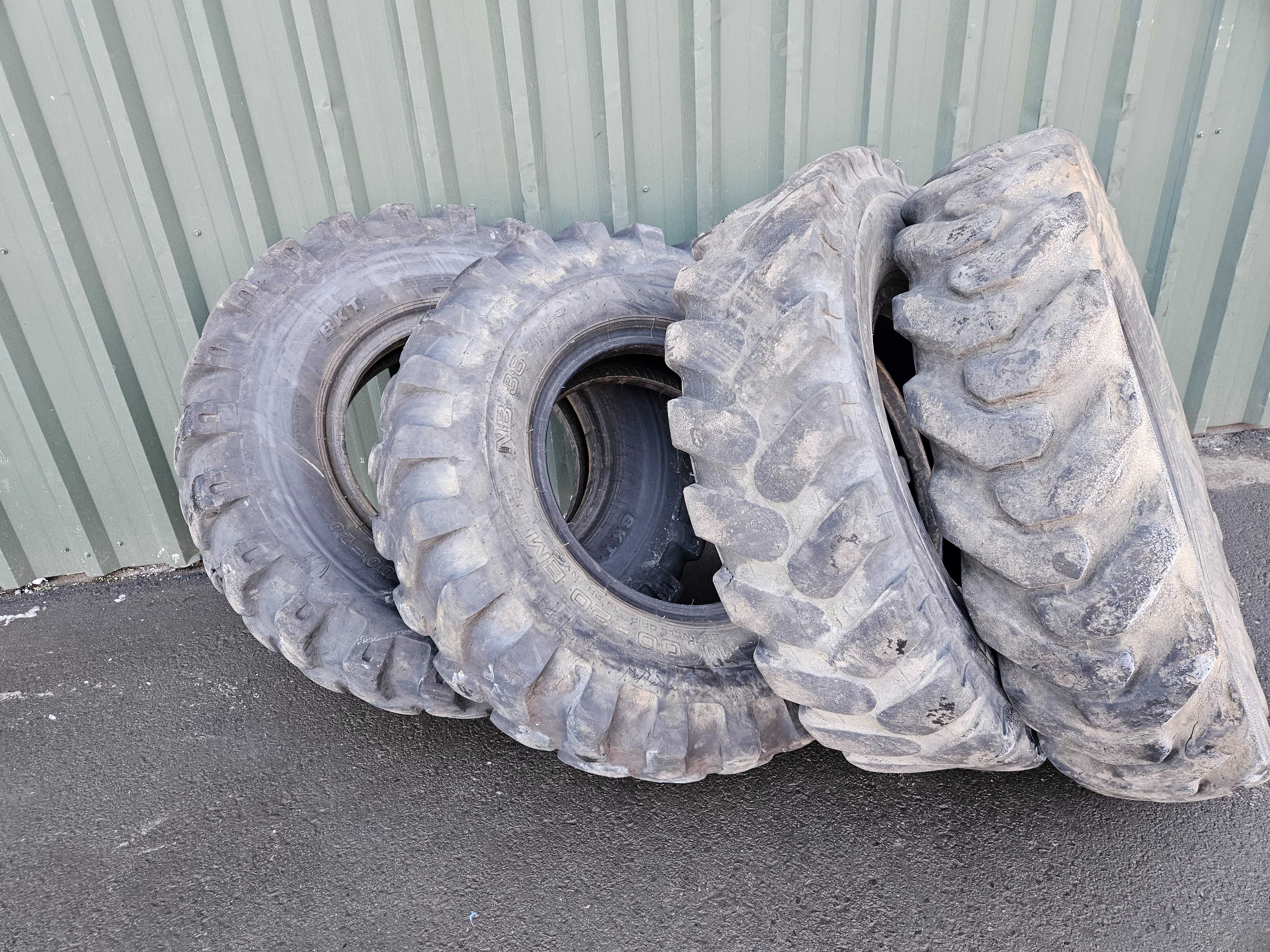 Opona Opony Mitas 11.00 11,00 - R 20 Sztuki Solideal Dunlop 11.00-20
