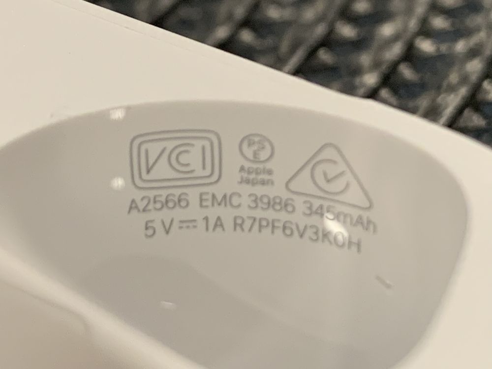 Airpods 3 etui magsafe Amazon gwarancja do 1.08.25 - jak nowe, otwarte