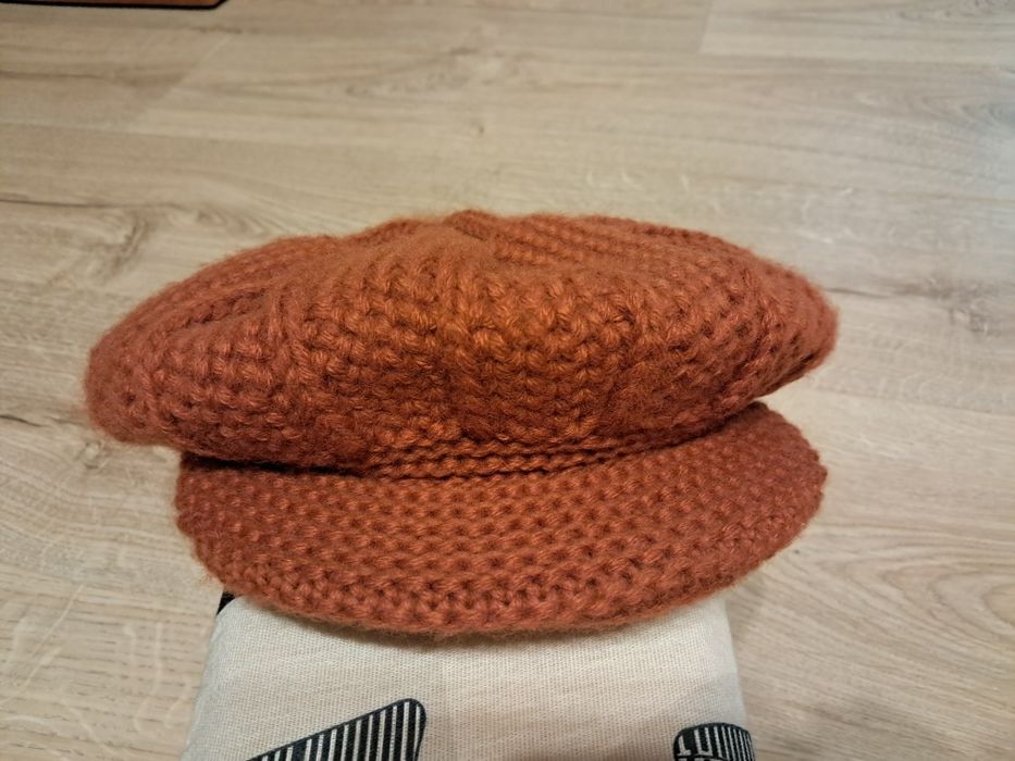 Czapka damska na zimę z daszkiem kaszkiet