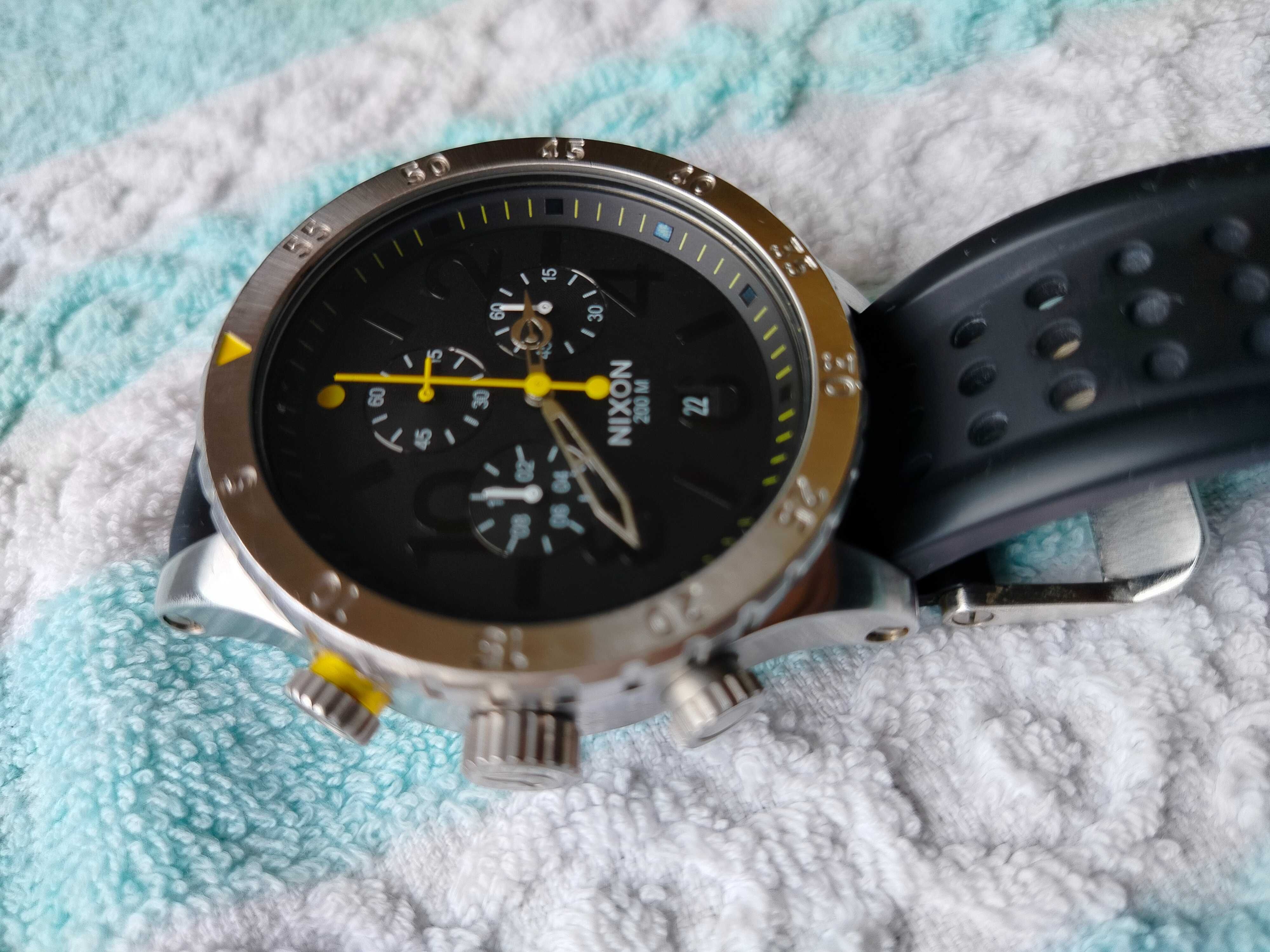 Nixon 48-20 Chrono