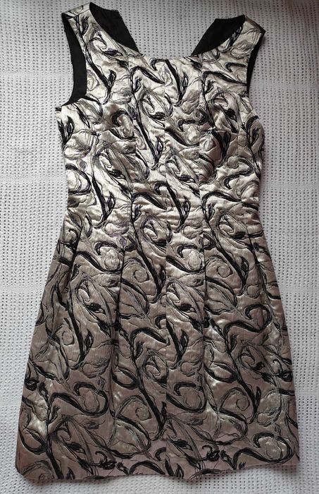 Srebrna ciepła zjawiskowa elegancka sukienka czarny print S S/M M