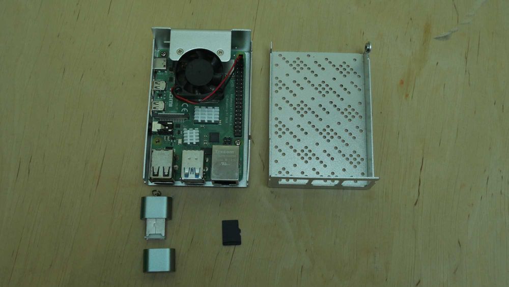 Raspberry Pi 4b 4gb + obudowa z wiatrakiem + zasilacz + microSD 64gb