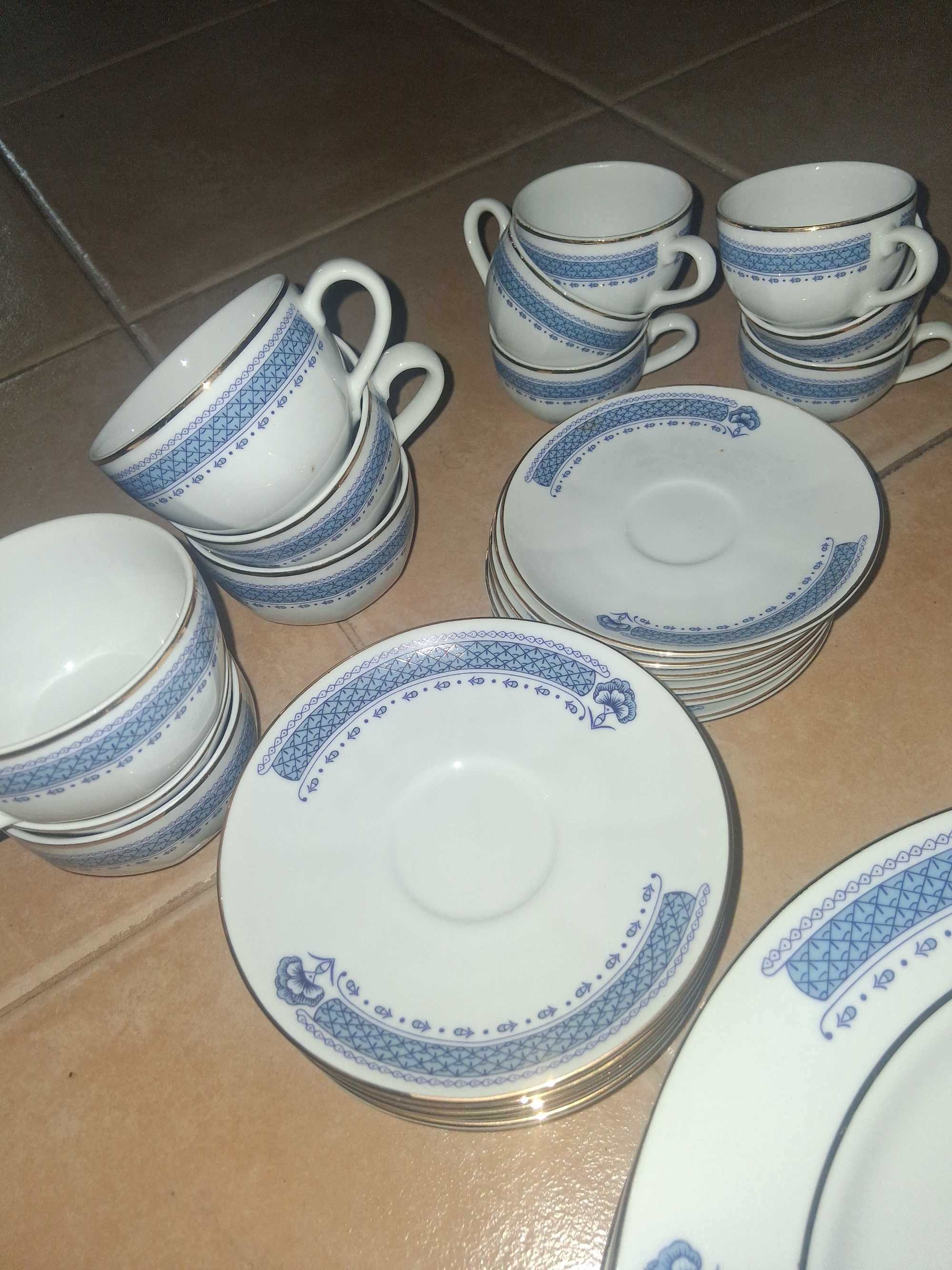 Conjunto de loiça,  porcelana