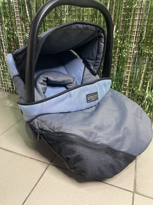 Дитяче автокрісло-переноска