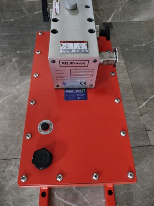 Pompa ręczna do prób ciśnieniowych MHX 300