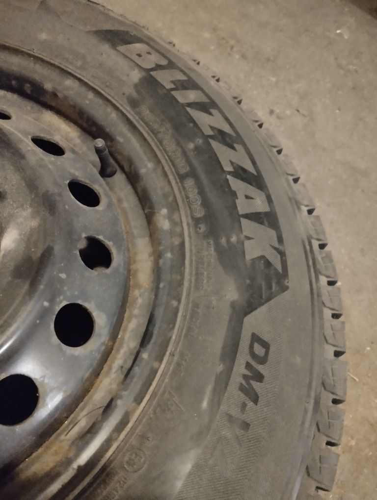 Koła opony komplet 215/70 r16 Bridgestone blizzak dm-v2