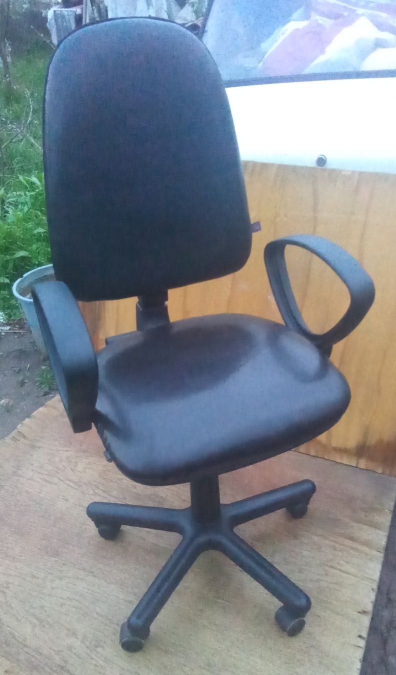 Кресло компьютерное ( натуральная кожа)