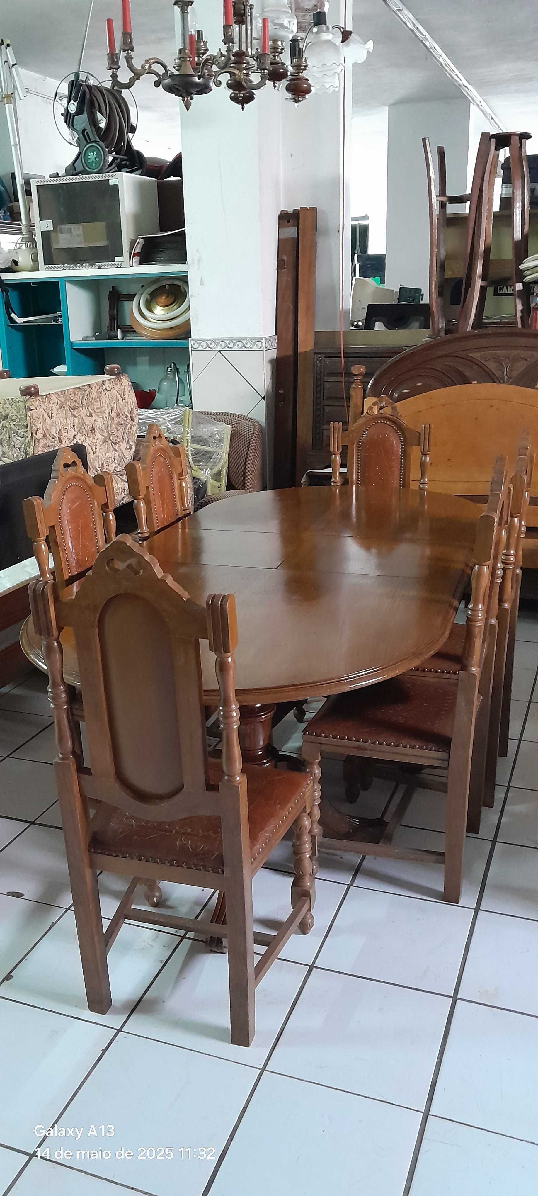 Mesa extensível e 6 cadeiras