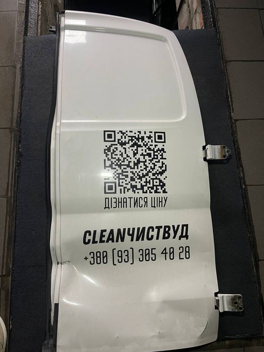 Задні двері нісан нв200