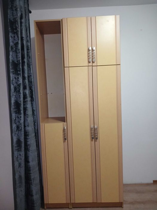 Шафа дерев'яна в гарному стані