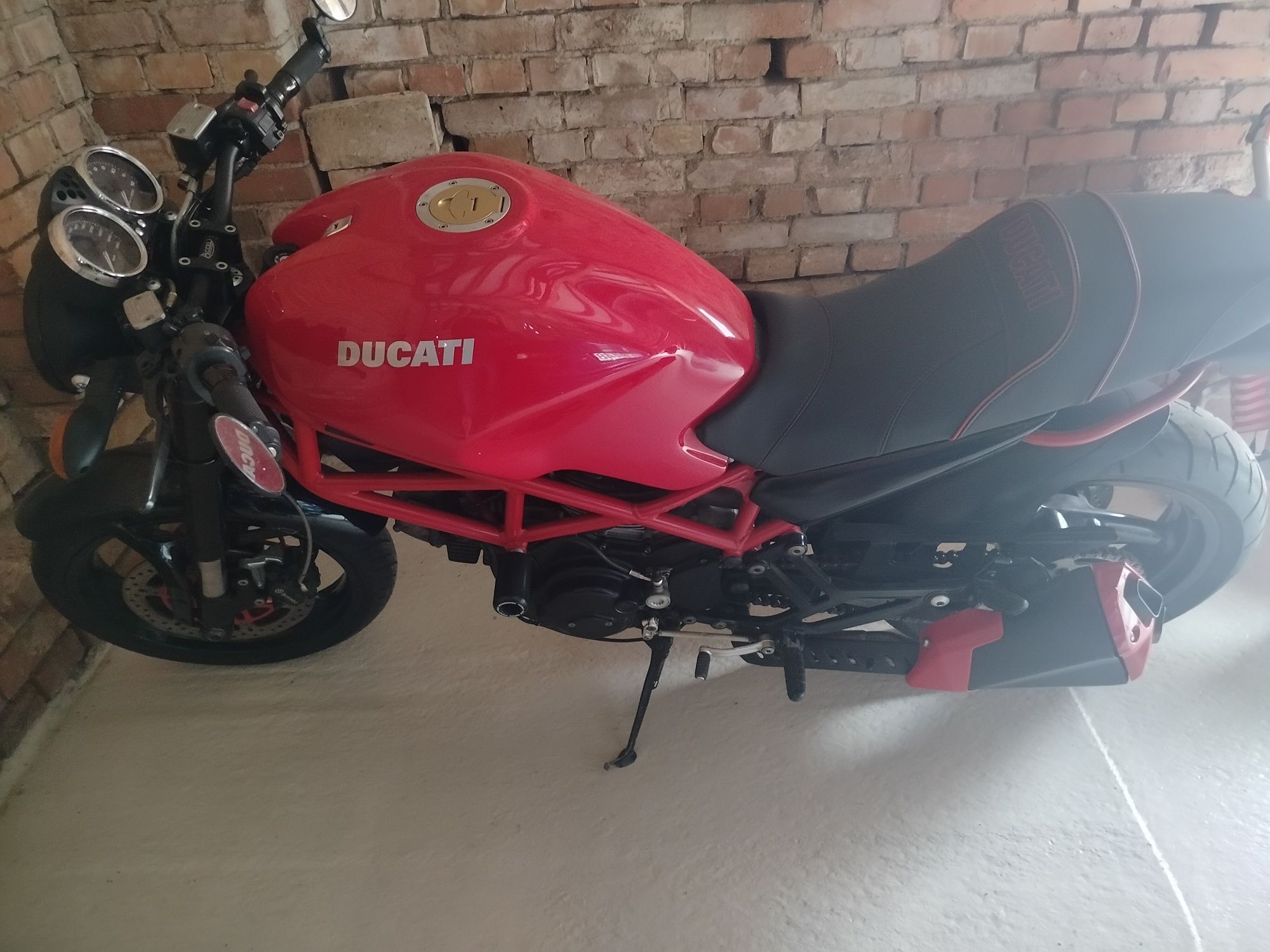Ducati monster 695