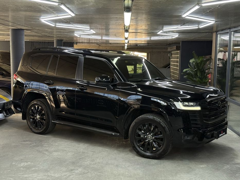 Toyota Land Cruiser 300