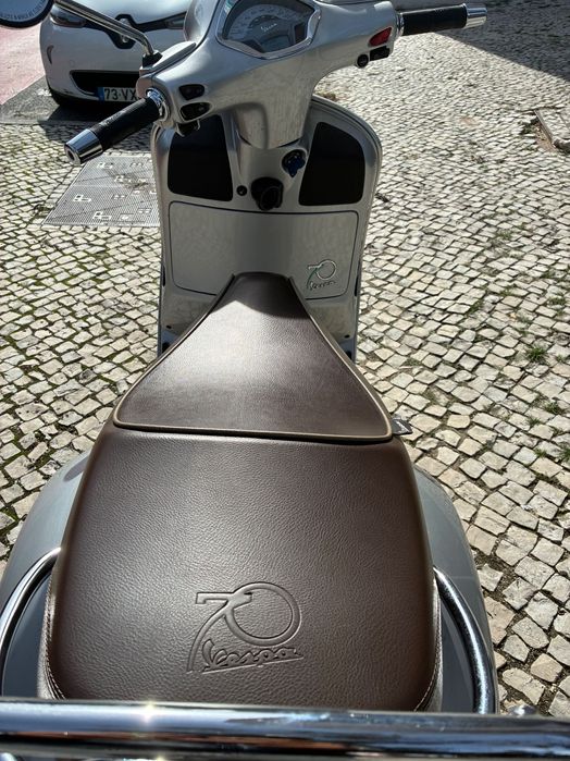 Vespa GTS300 edição especial celebração 70 anos
