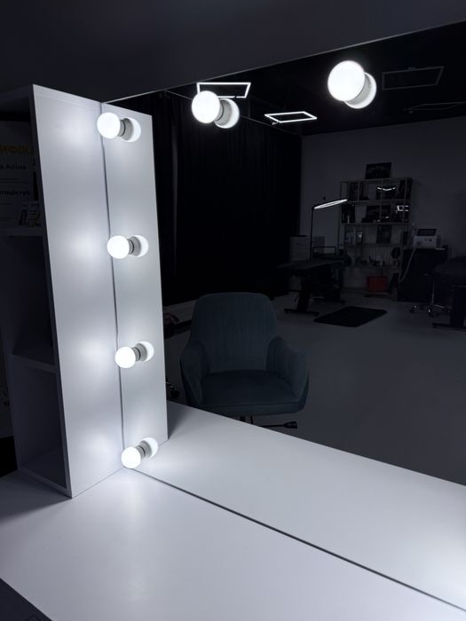 Стол макияжный/визажный