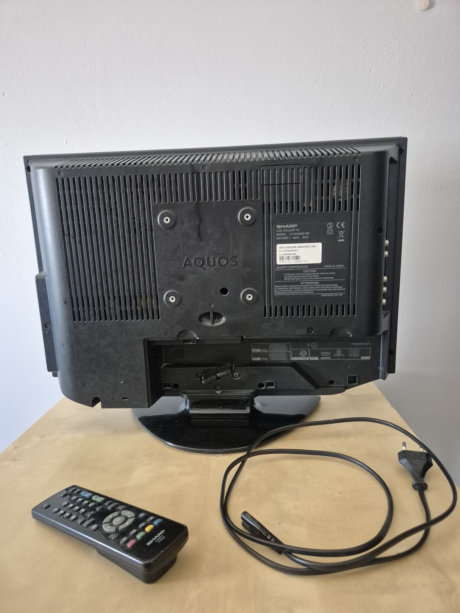 Telewizor LCD Sharp LC-20AD5E-BK 20" + pilot