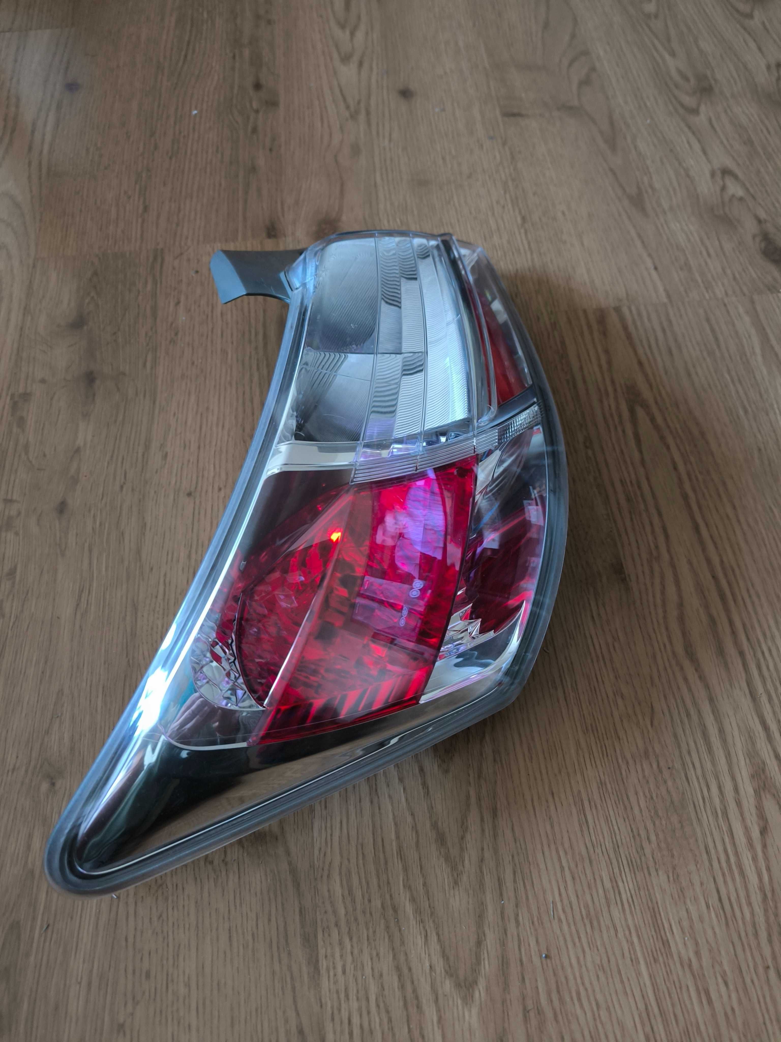 Lampa tylna lewa do Dihadsu Materia 2006 rok