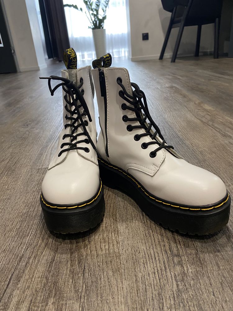 Жіночі черевики Dr. Martens