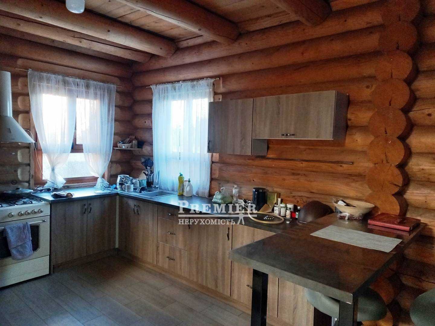 Пропонується до продажу новий 2-поверховий будинок з дерев'яного зрубу