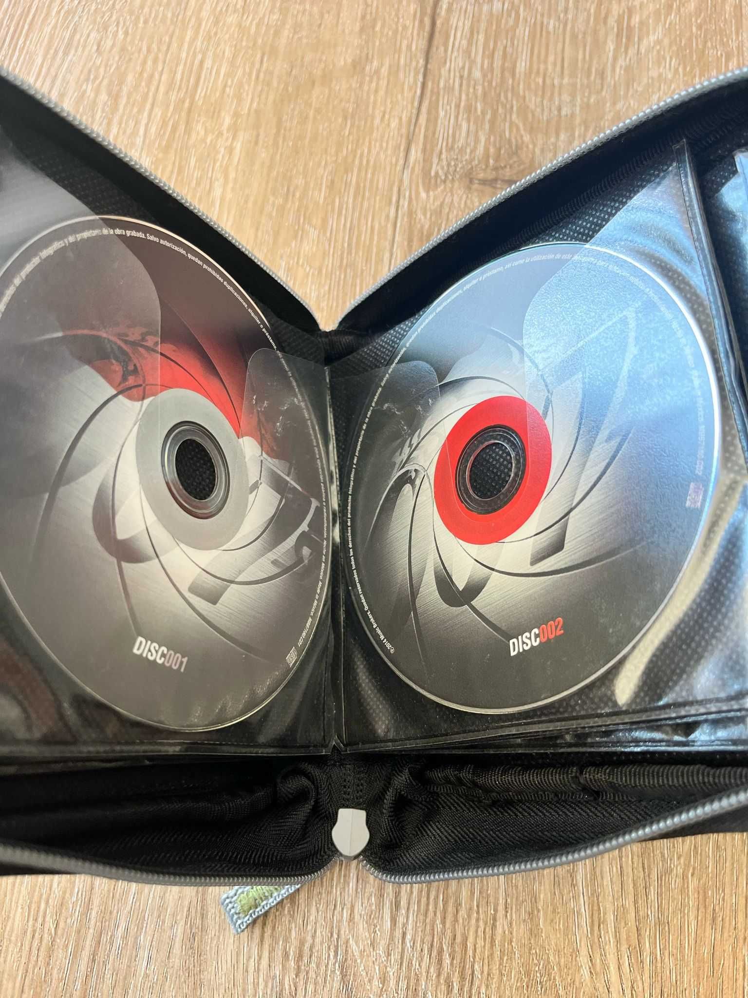 Coleção de 13 CD's e respetiva bolsa de arquivo