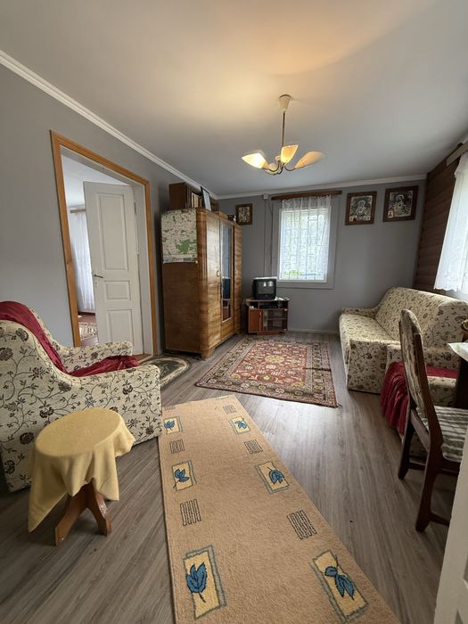 Продаж будинок з доглянутою територією