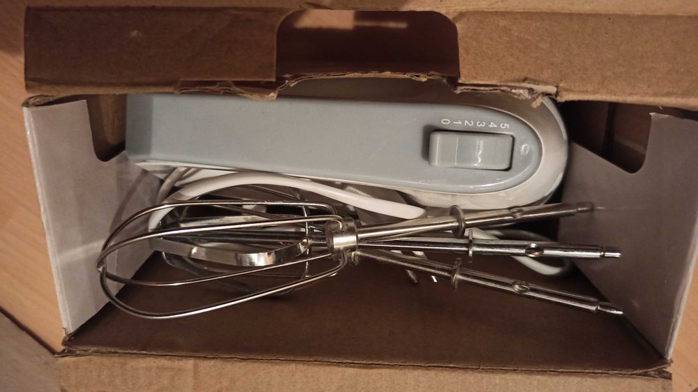 Mikser ręczny Ricco sprawny mały zgrabny i wygodny