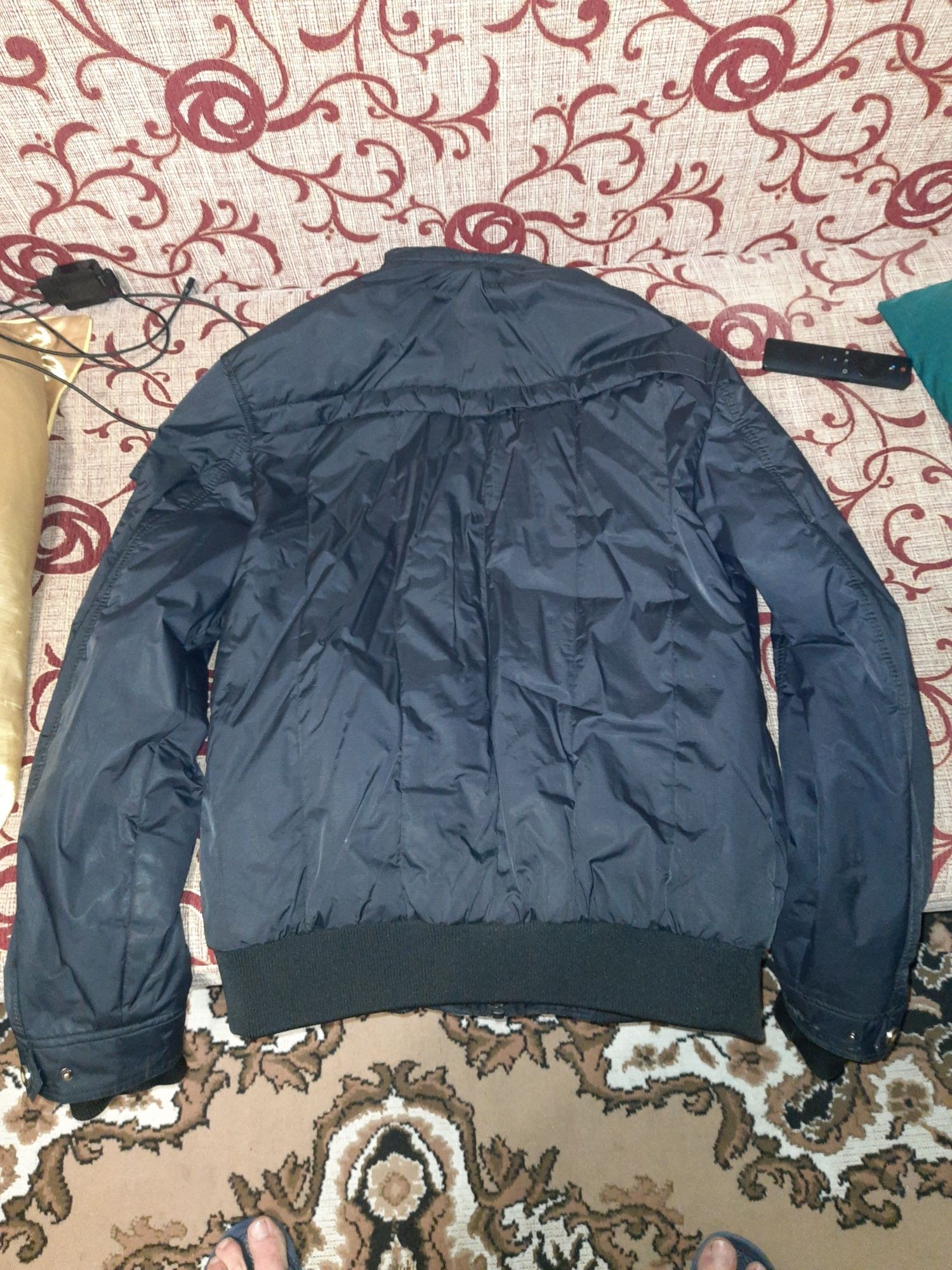 Продам зимову теплу куртку 48 розмір на ріст 175-180