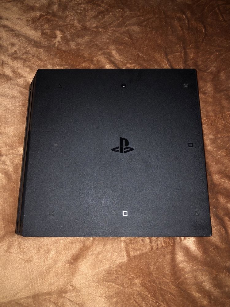 PS4 Pro + 2 comandos + Jogos