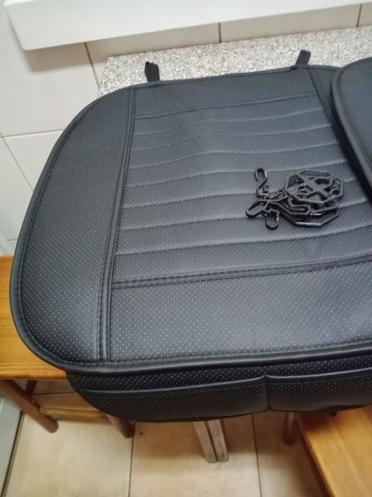 8€ 2 capas de acentos de carro novo