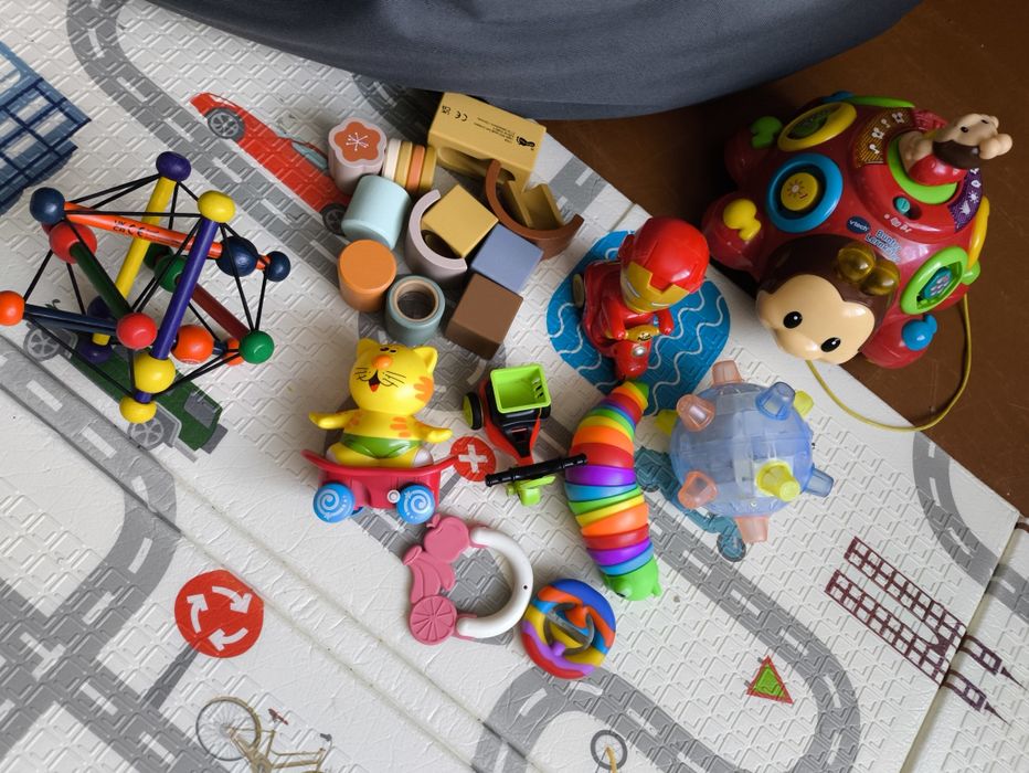 Дитячі іграшки інтерактивні розвиваючі